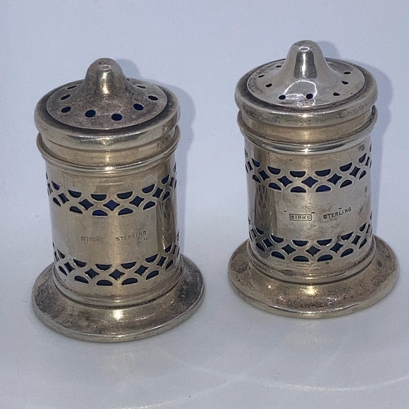 Vtg Birks Sterling Art Deco Cobalt Blue Glass Liner Salt &Pepper Shakers 2.1” - Picture 2 of 13
